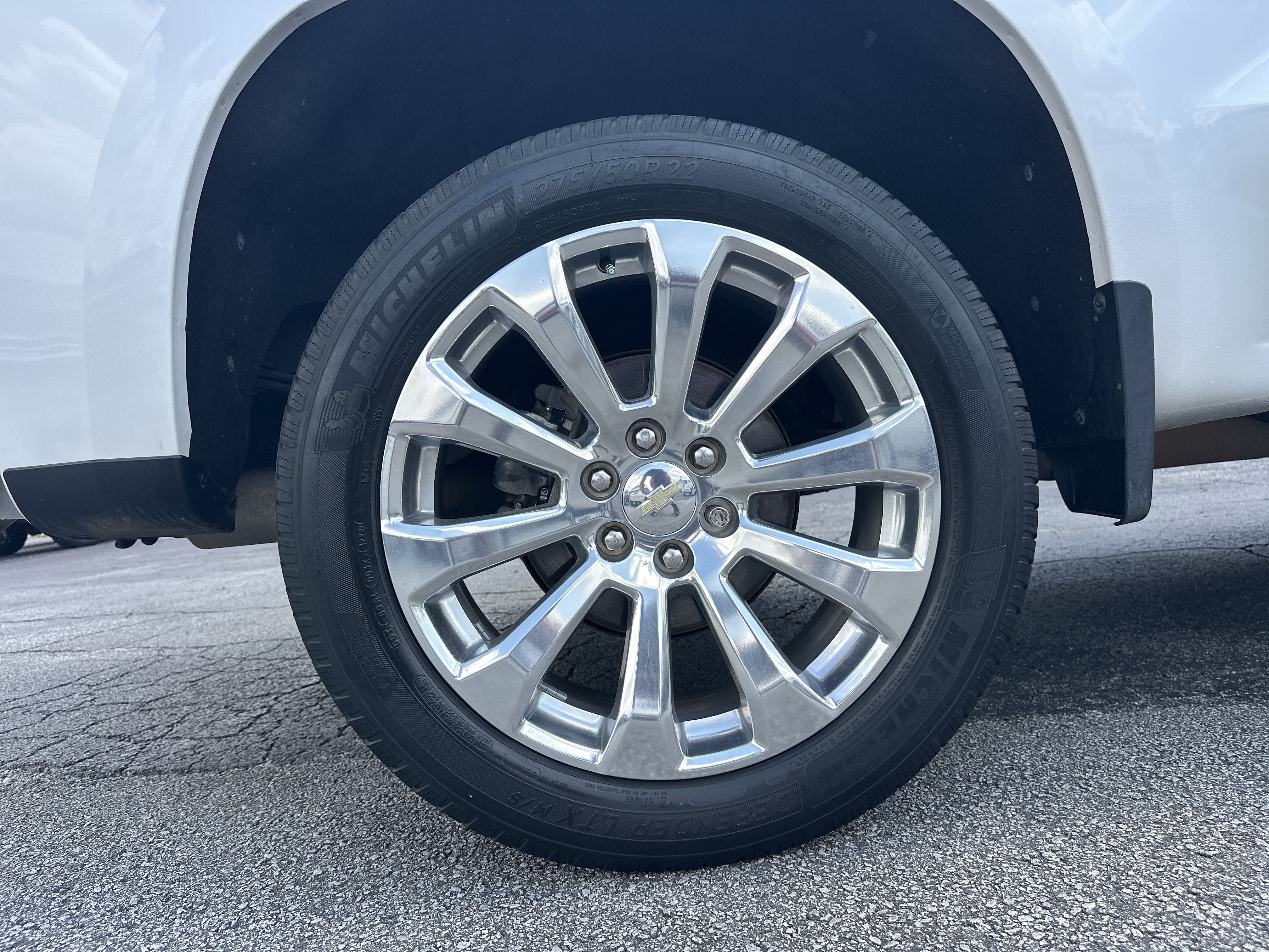Used 2019 Chevrolet Silverado 1500 High Country w/ Technology Package AWD/4WD image 18