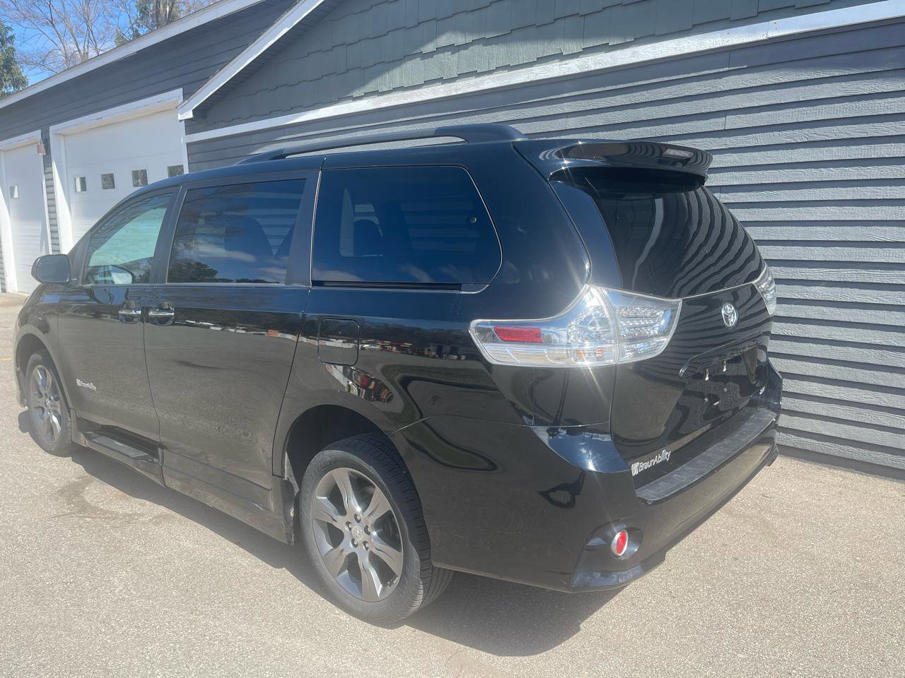 Used 2015 Honda Odyssey EX-L image 35