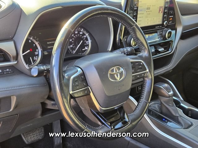 Used 2020 Toyota Highlander XLE FWD image 23