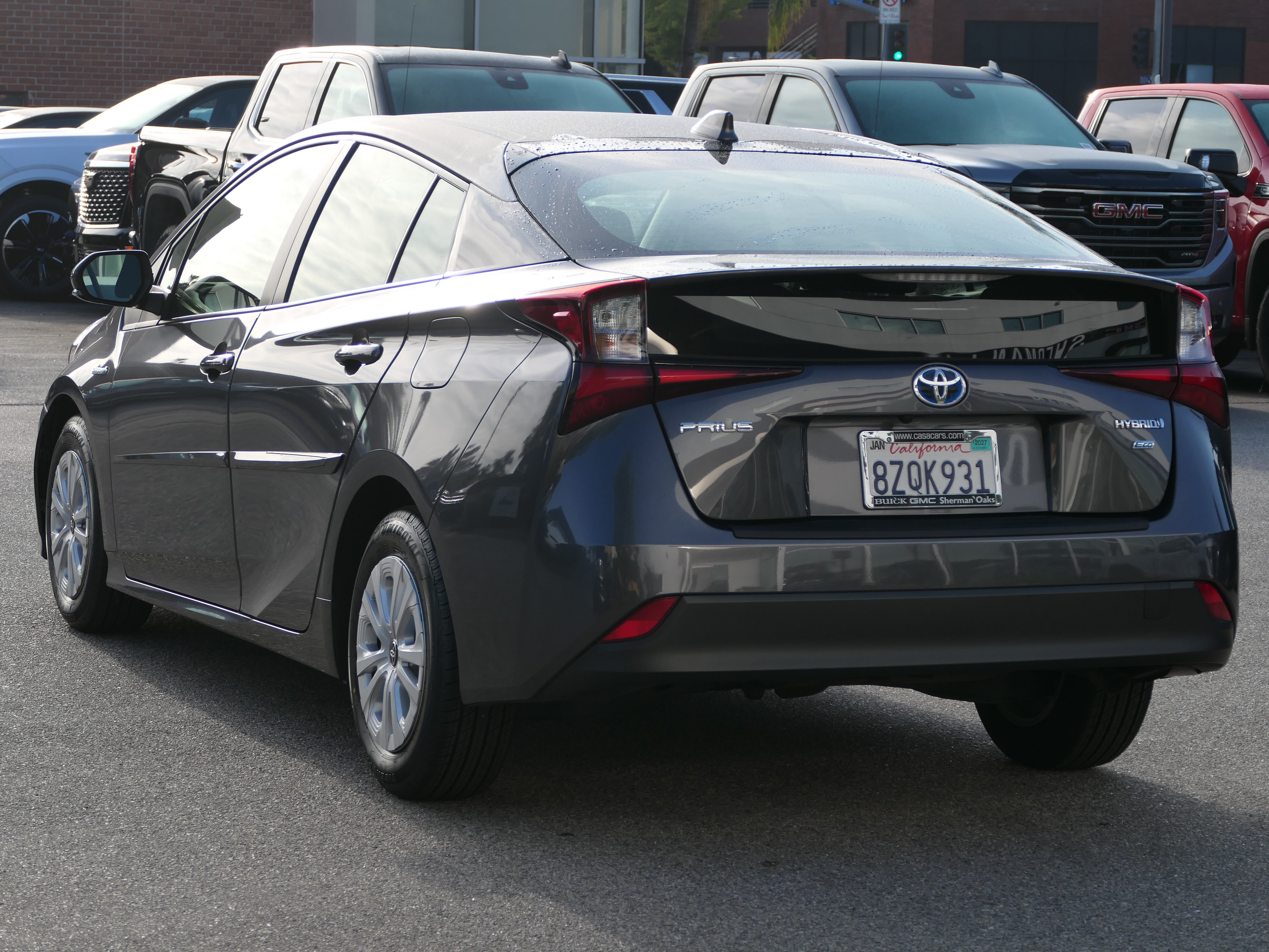 Used 2022 Toyota Prius L Eco FWD image 3