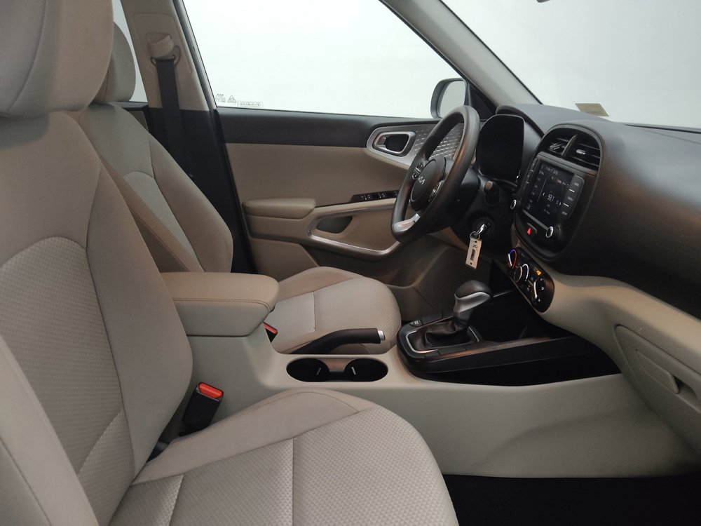 Used 2025 Kia Soul LX w/ LX Technology Package FWD image 21