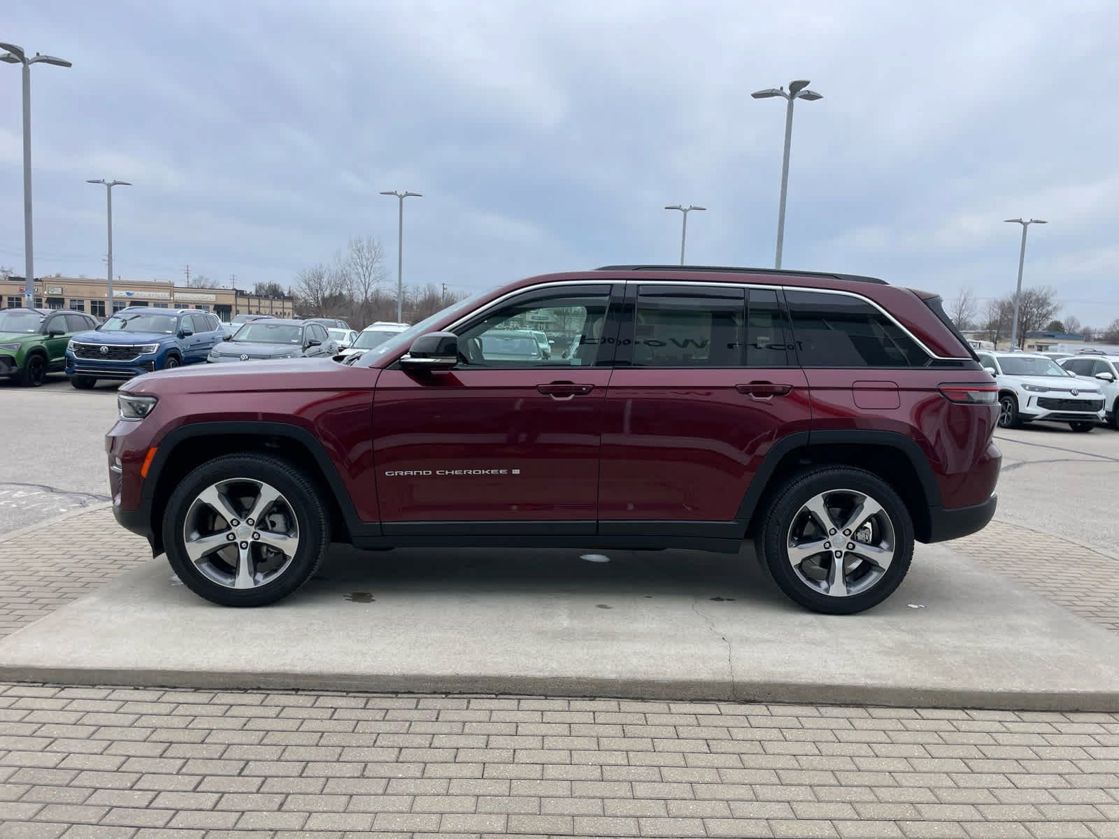 Used 2025 Jeep Grand Cherokee Limited w/ Trailer Tow Package AWD/4WD image 9