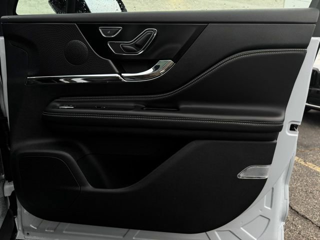New 2026 Lincoln Corsair Premiere image 14