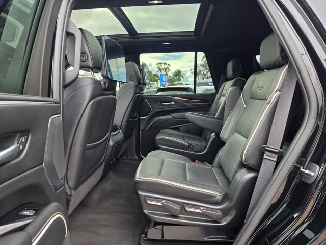 Used 2023 Cadillac Escalade Premium Luxury image 20