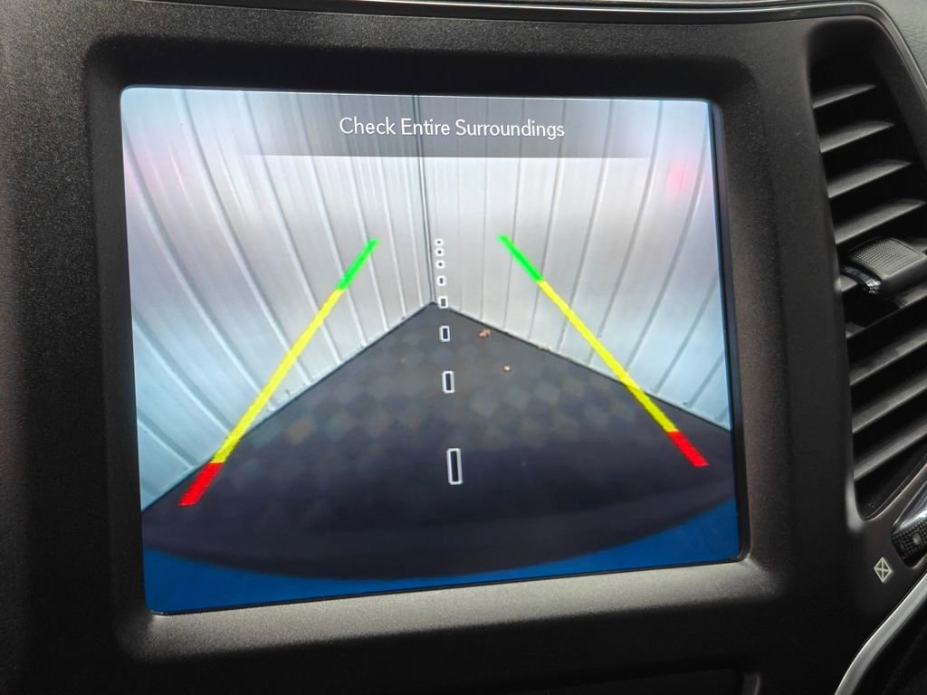 Used 2020 Jeep Cherokee Trailhawk image 7