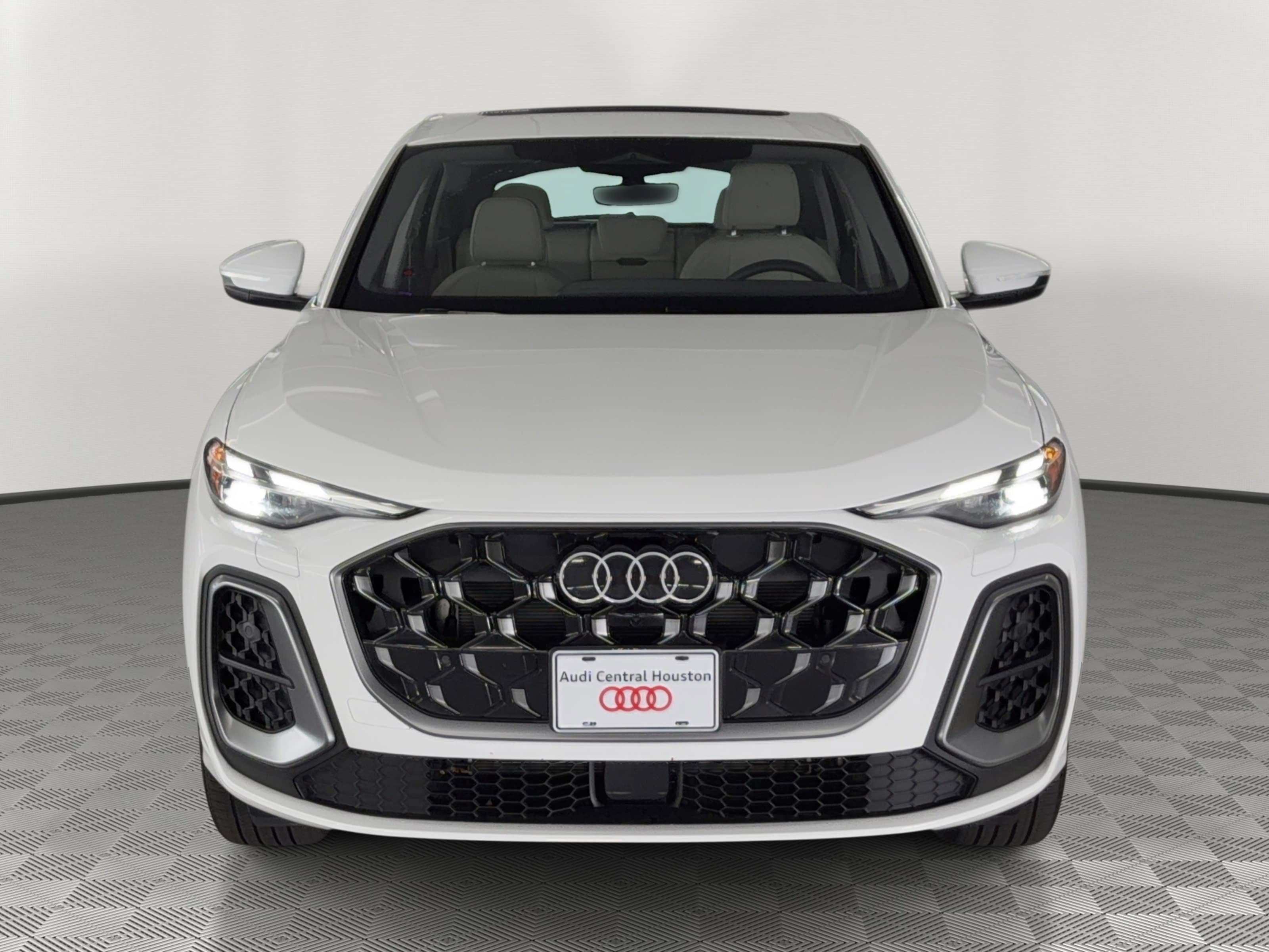 Used 2025 Audi Q5 Premium w/ Convenience Package image 6