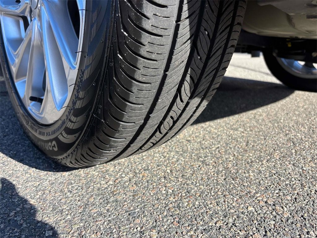 Used 2022 Chevrolet Bolt EUV LT w/ Comfort Package image 9