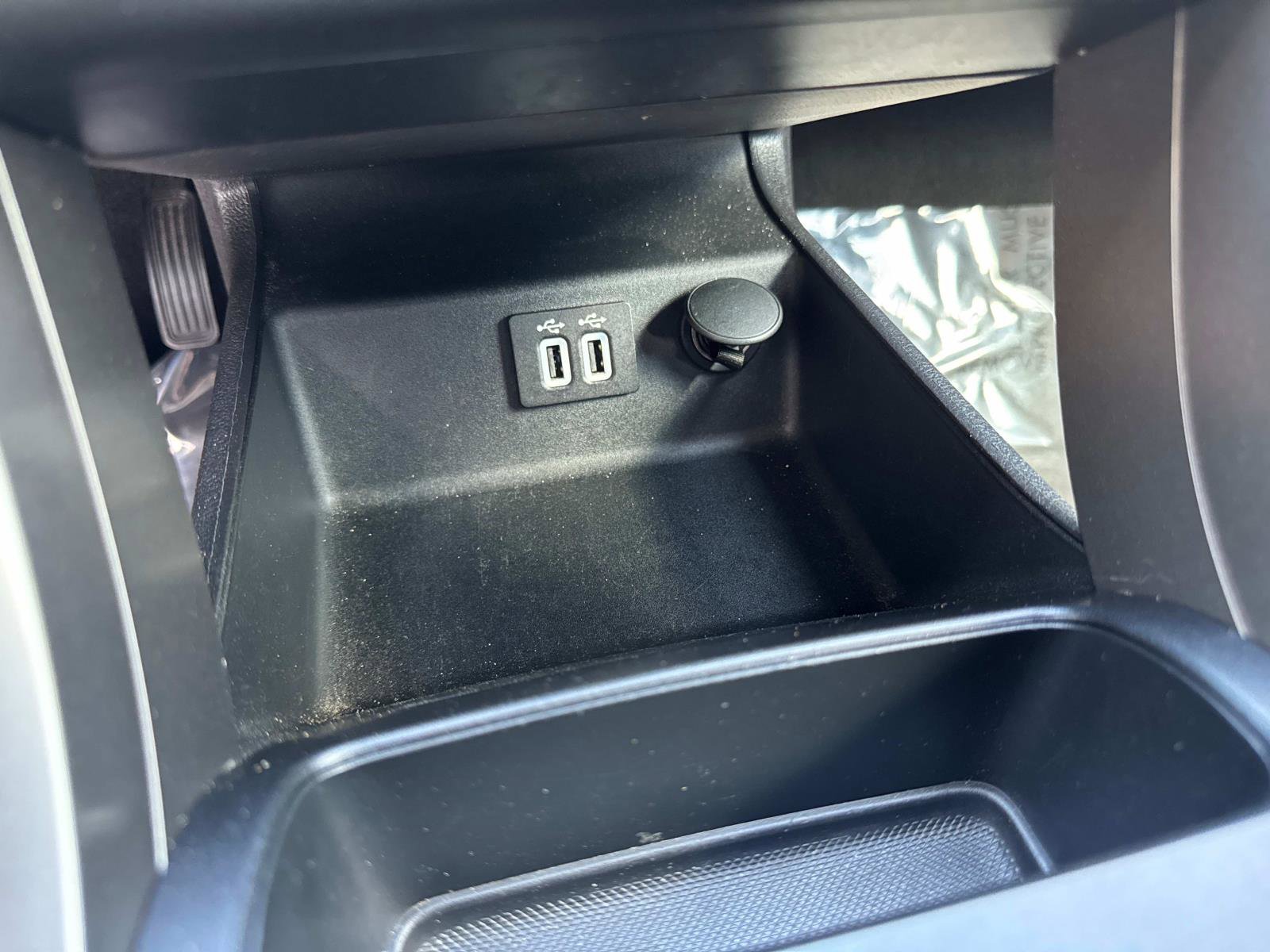 Used 2020 Ford Fusion SE image 25