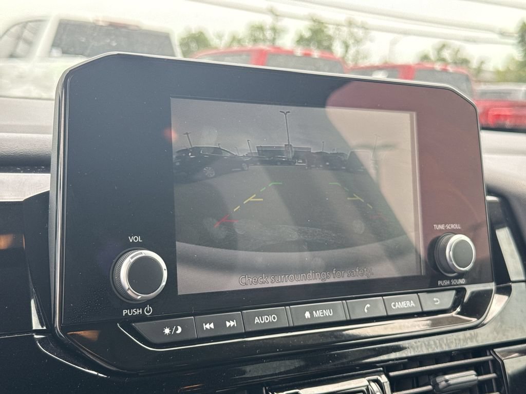 Used 2025 Nissan Pathfinder SV FWD image 17