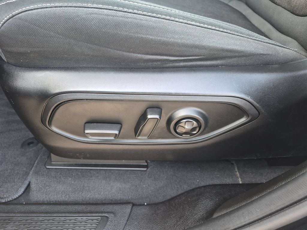 Used 2025 Jeep Grand Cherokee Laredo X RWD image 12