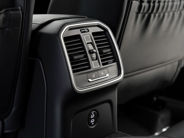 Certified 2025 Porsche Macan image 25