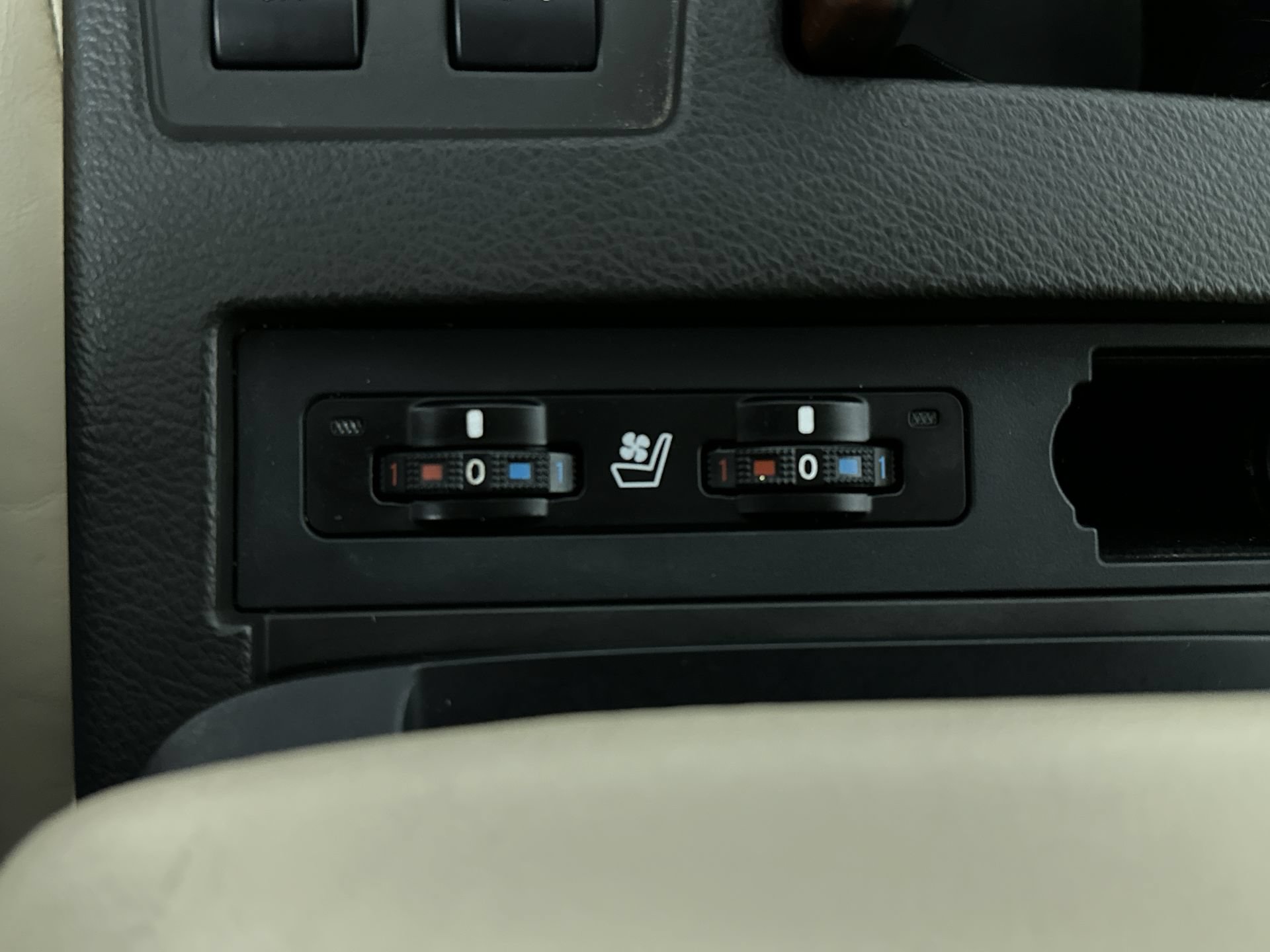 Used 2013 Lexus RX 350 AWD w/ Navigation Pkg image 21