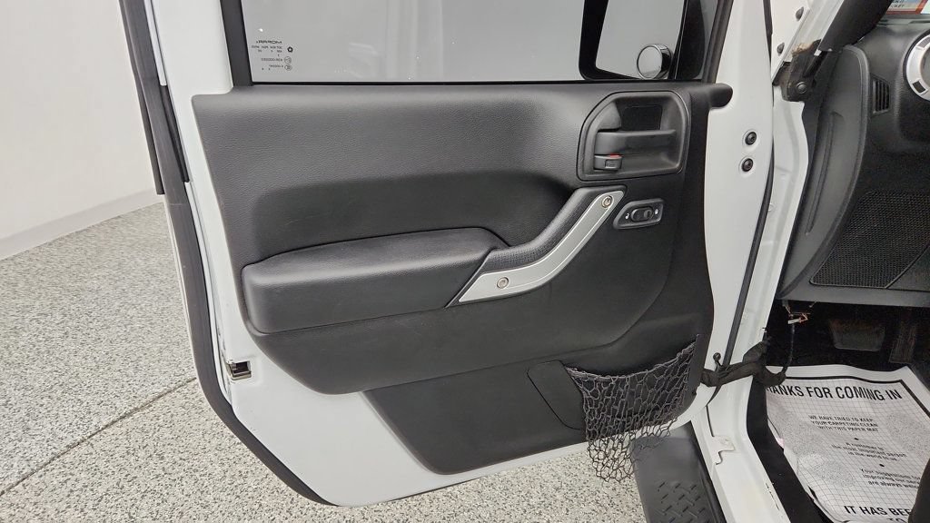 Used 2015 Jeep Wrangler Unlimited Sahara w/ Dual Top Group AWD/4WD image 11