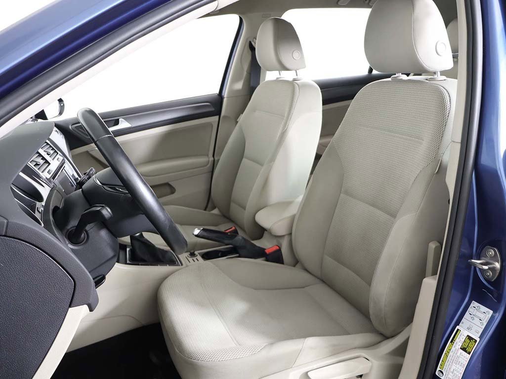 Used 2019 Volkswagen Golf S image 25