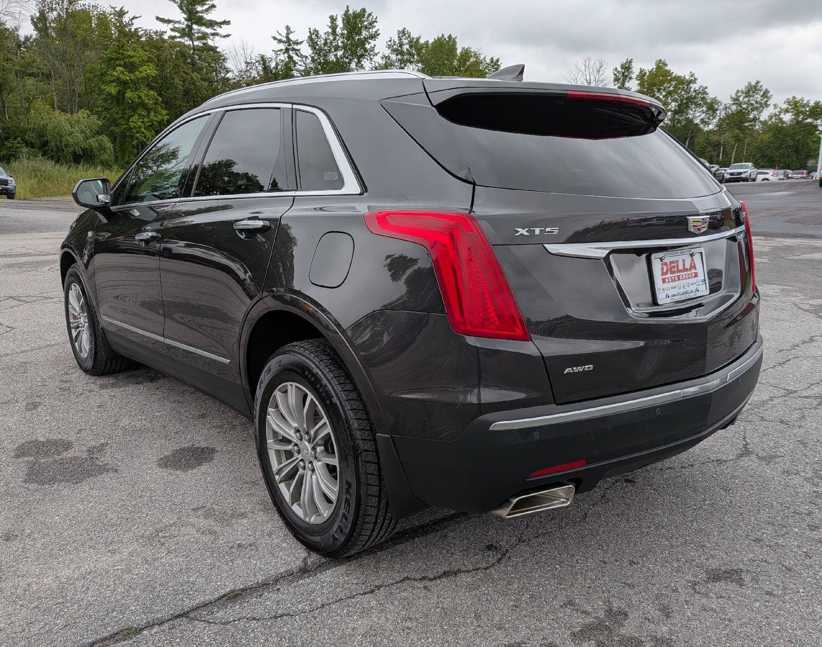 Used 2017 Cadillac XT5 Luxury w/ Driver Awareness Package AWD/4WD image 7