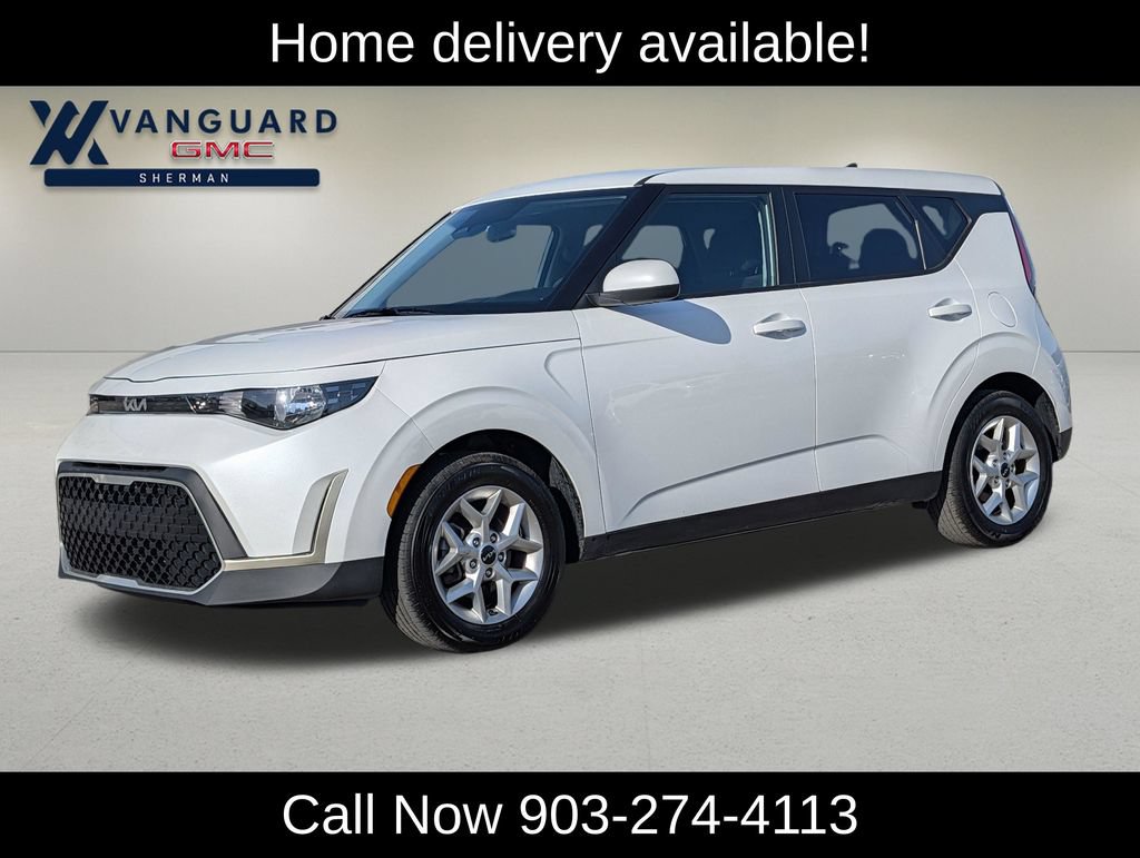 Used 2025 Kia Soul LX w/ LX Technology Package FWD image 3
