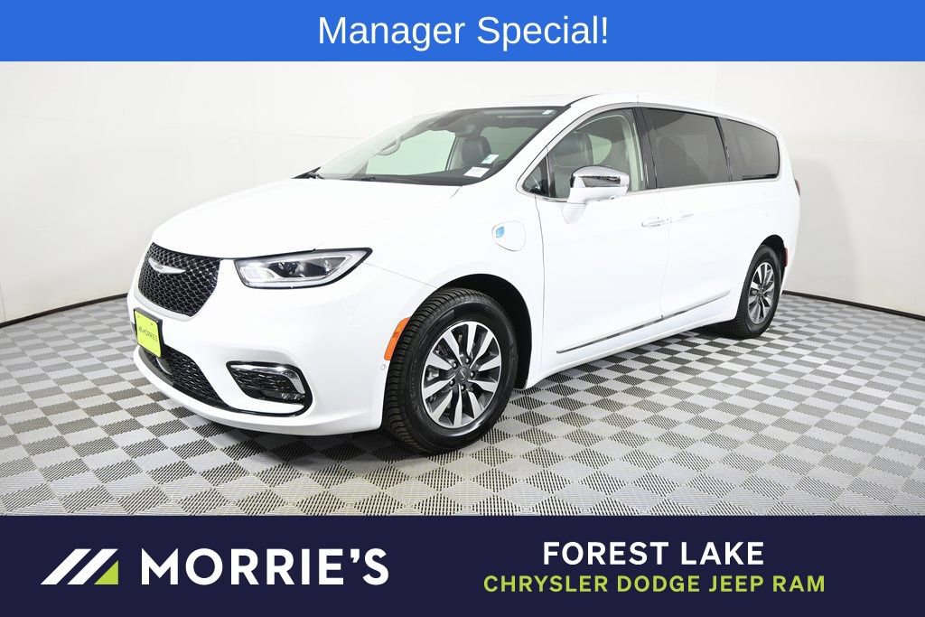 Used 2022 Chrysler Pacifica Limited image 1