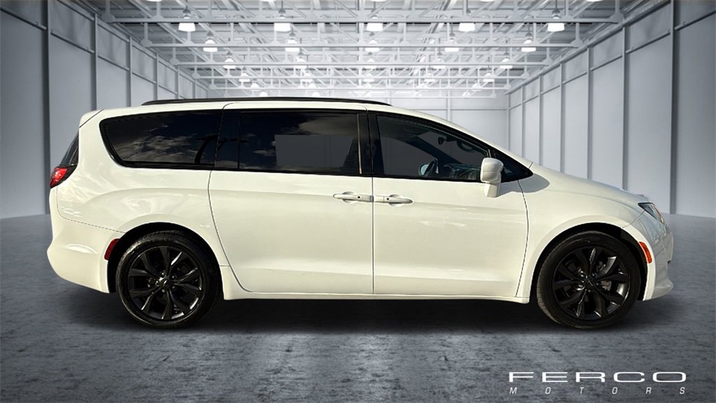 Used 2018 Chrysler Pacifica Touring-L Plus image 6