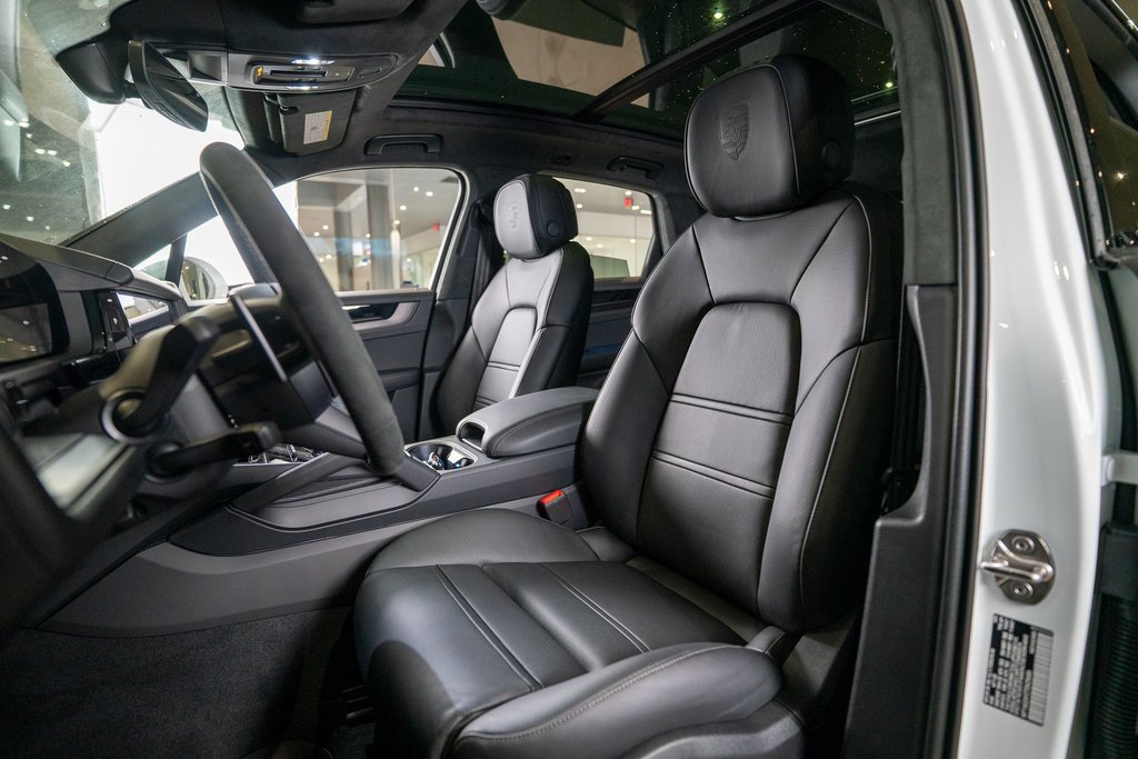 New 2026 Porsche Cayenne GTS image 5