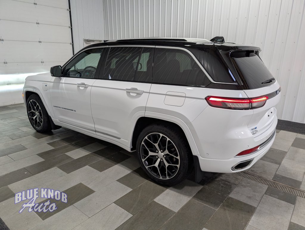 Used 2022 Jeep Grand Cherokee Summit AWD/4WD image 2