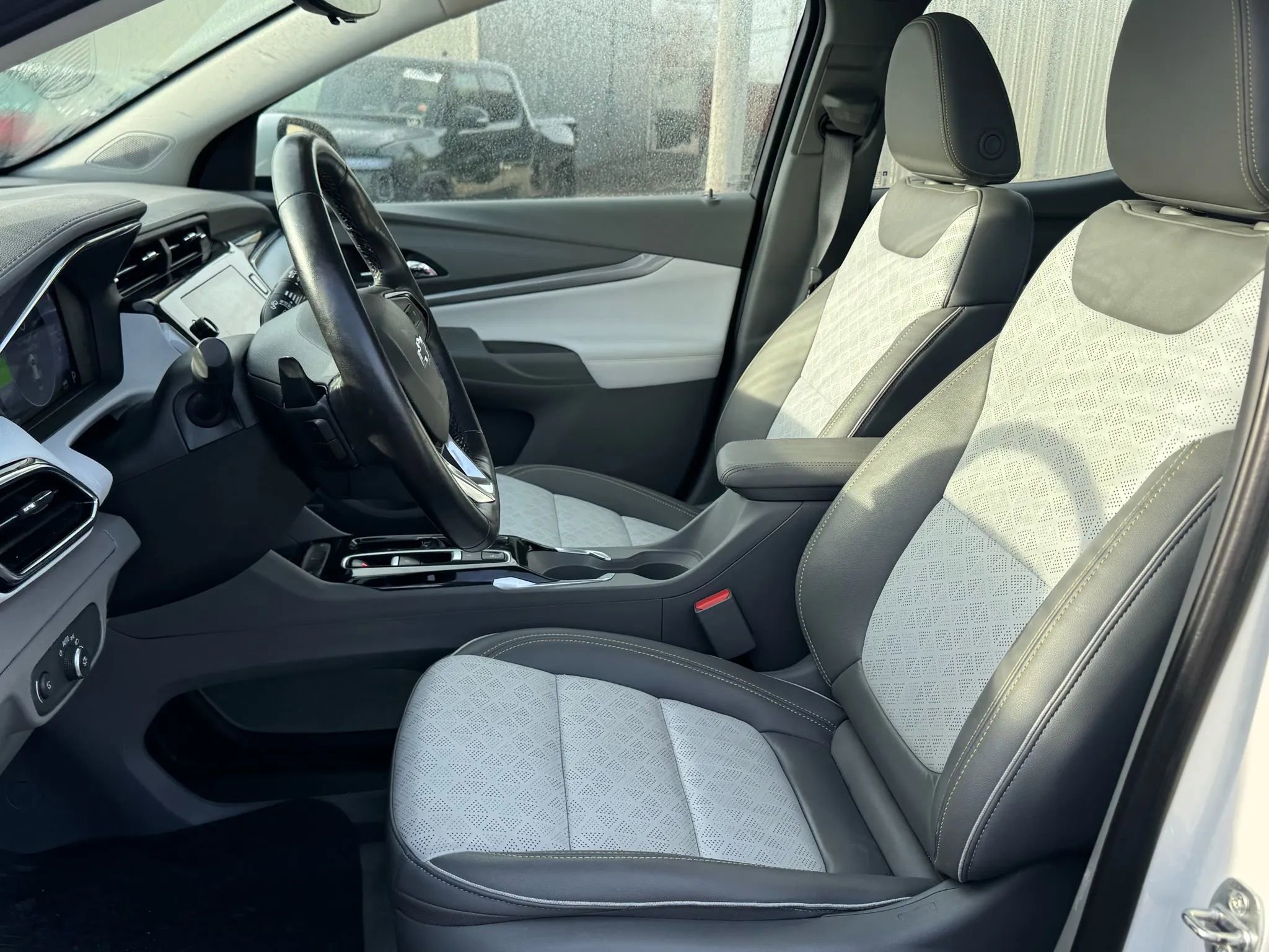 Used 2022 Chevrolet Bolt EUV Premier w/ Sun & Sound Package image 10