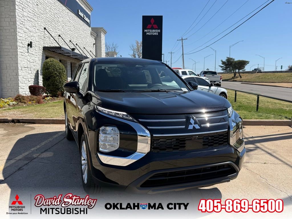 New 2026 Mitsubishi Outlander ES image 1