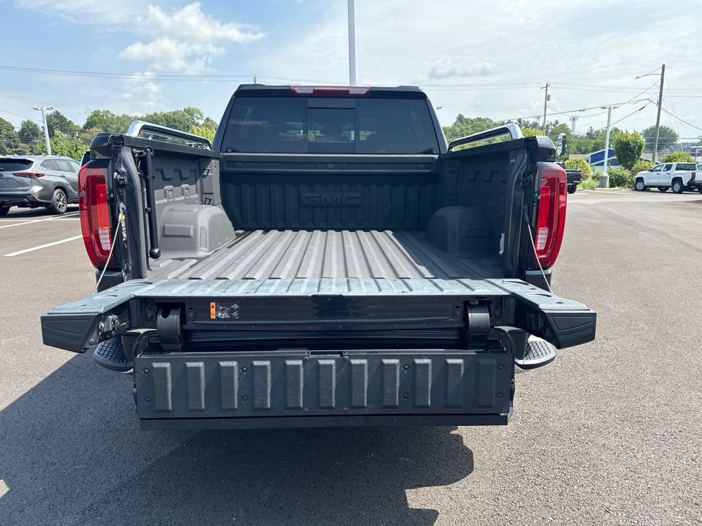 Used 2023 GMC Sierra 1500 SLT w/ SLT Premium Plus Package AWD/4WD image 5
