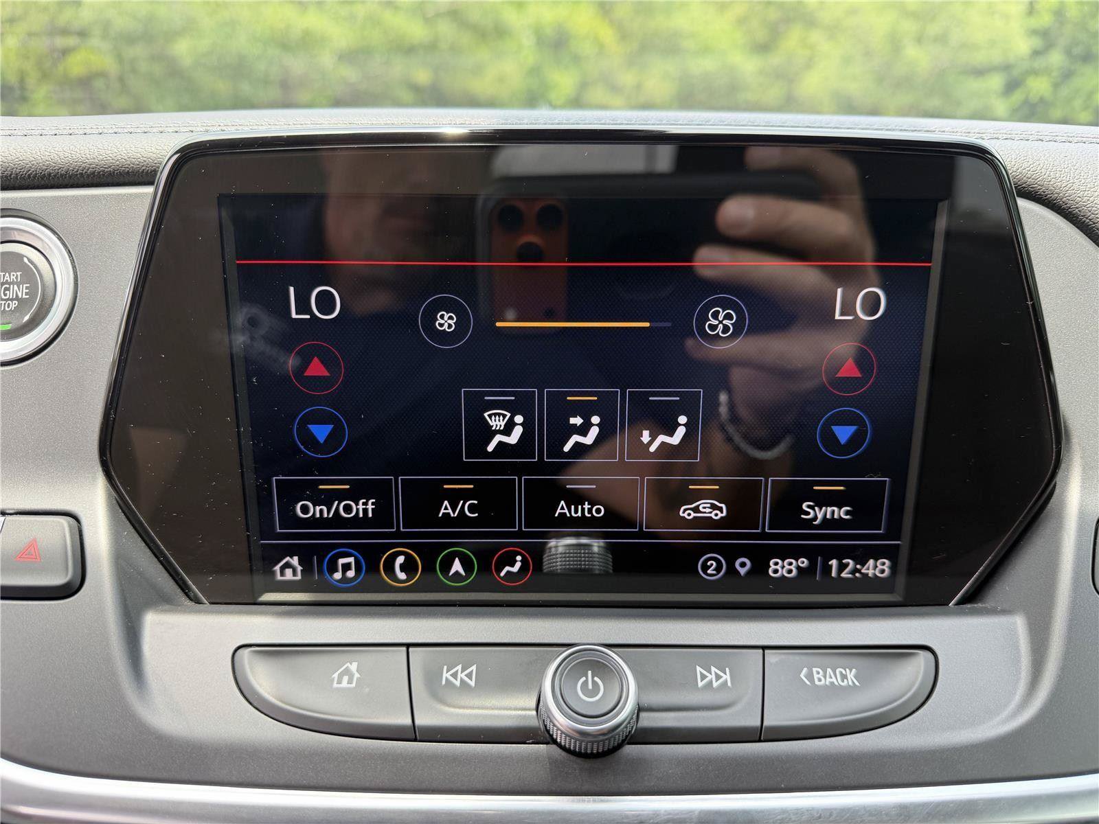 Used 2021 Chevrolet Blazer LT w/ Sound & Technology Package FWD image 16