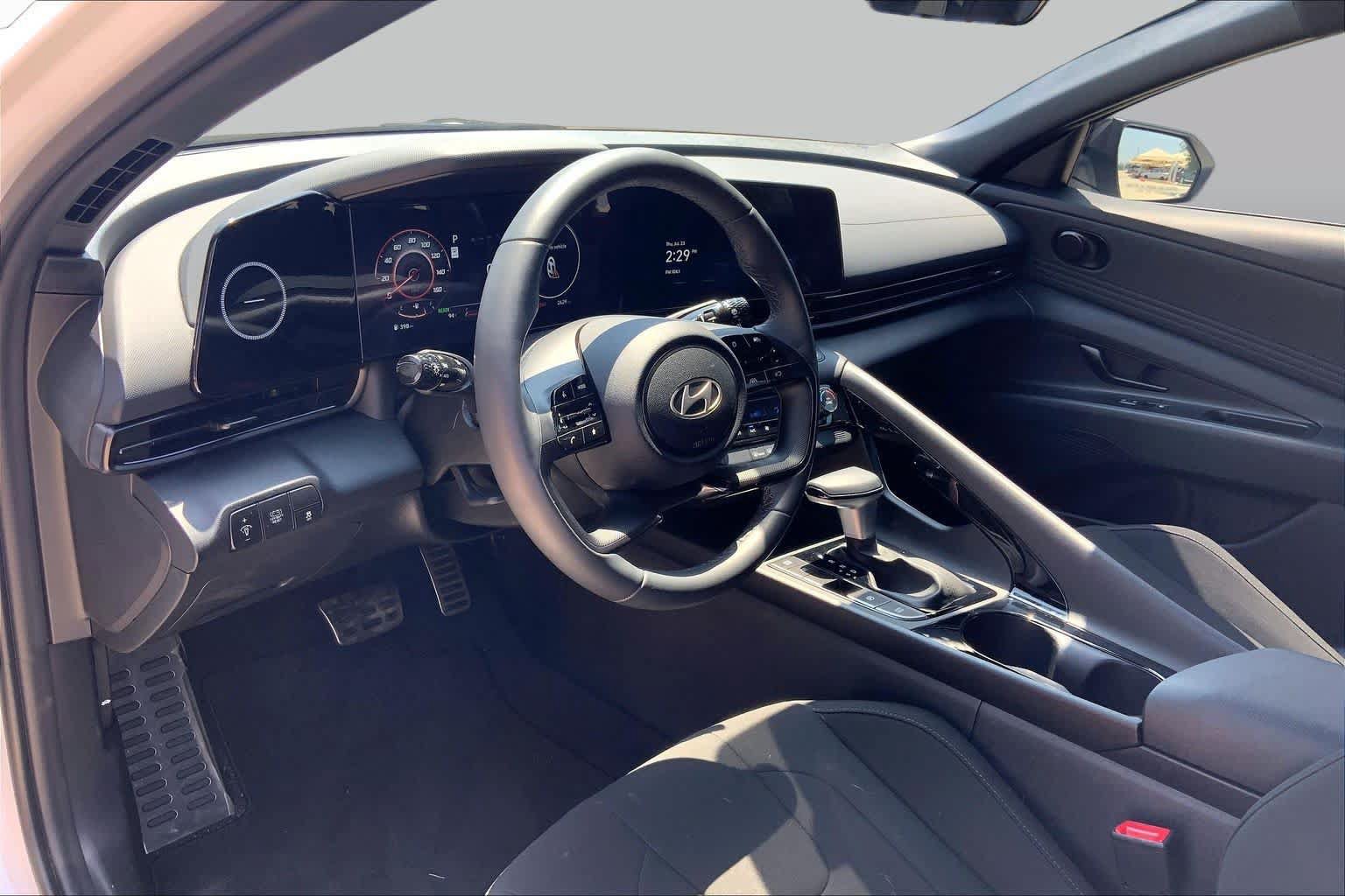 Used 2025 Hyundai Elantra SEL FWD image 18