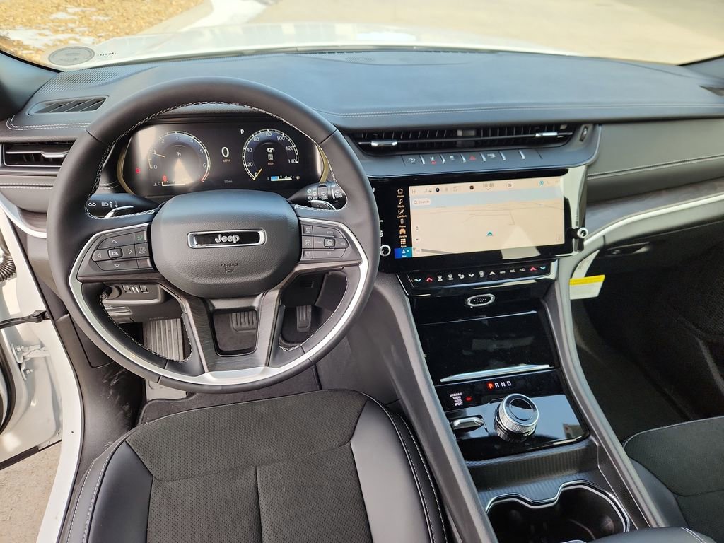 New 2026 Jeep Grand Cherokee Altitude image 9