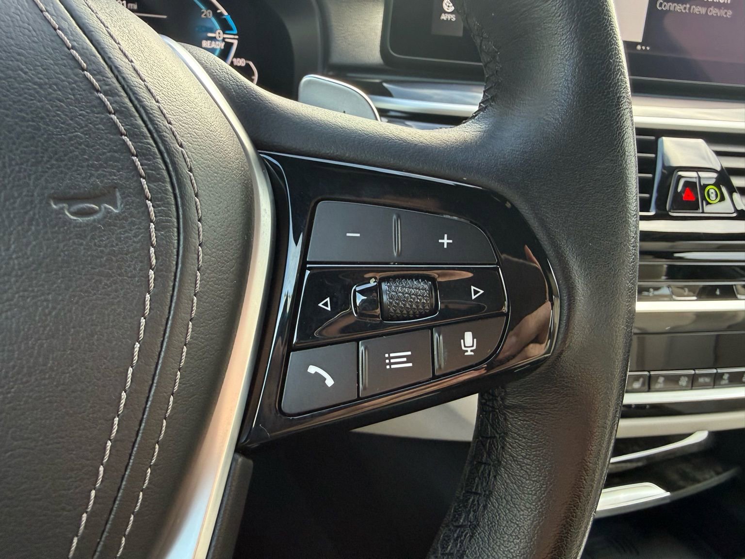 Used 2023 BMW 530e w/ Convenience Package image 25