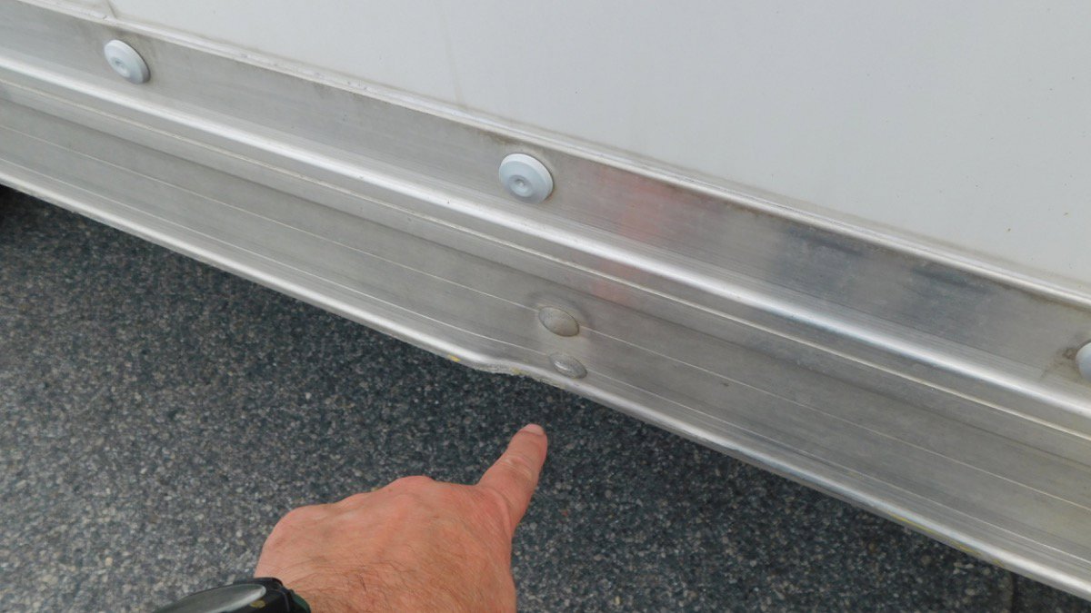 Used 2020 Isuzu NPR image 26