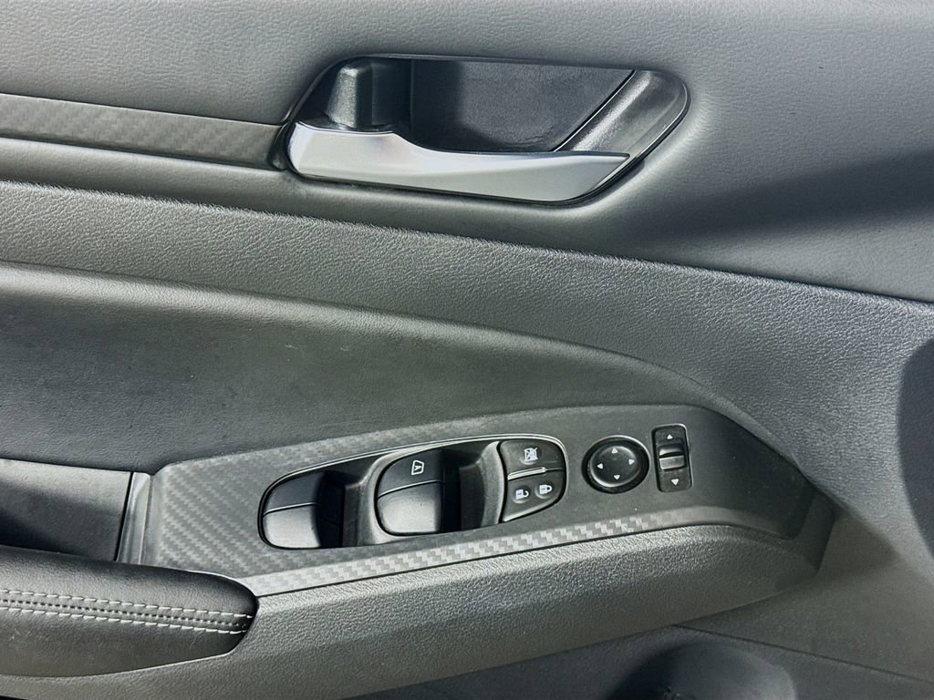 Used 2024 Nissan Altima 2.5 SV w/ SV Premium Package FWD image 21