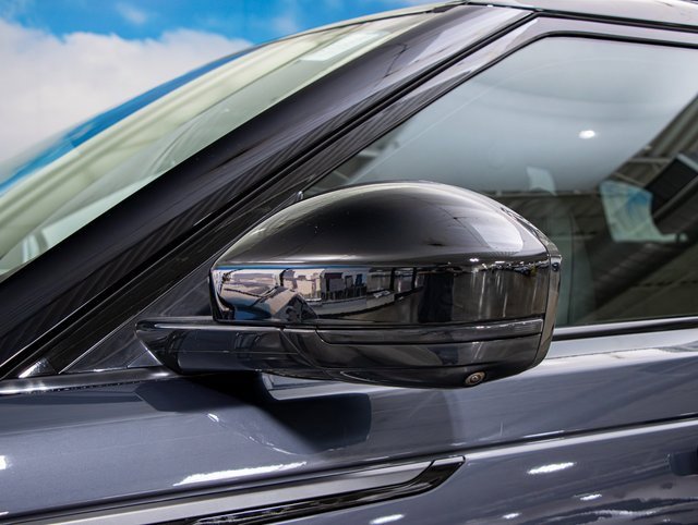 New 2026 Land Rover Range Rover Velar Dynamic SE image 10