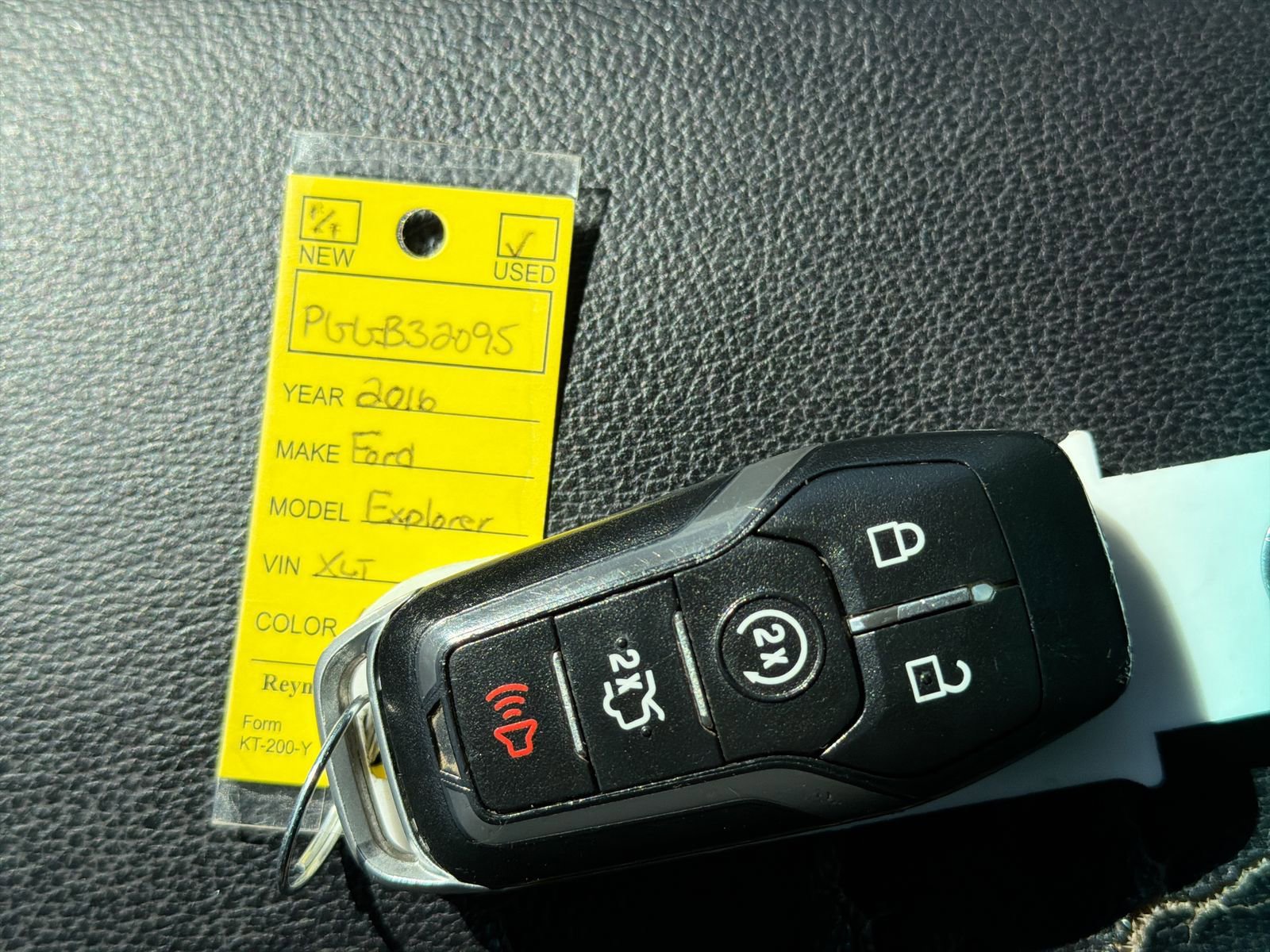 Used 2016 Ford Explorer XLT w/ Equipment Group 202A AWD/4WD image 38