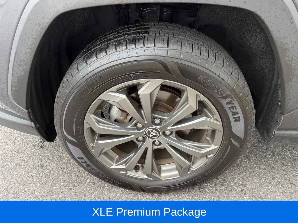 Used 2022 Toyota RAV4 XLE Premium AWD/4WD image 13