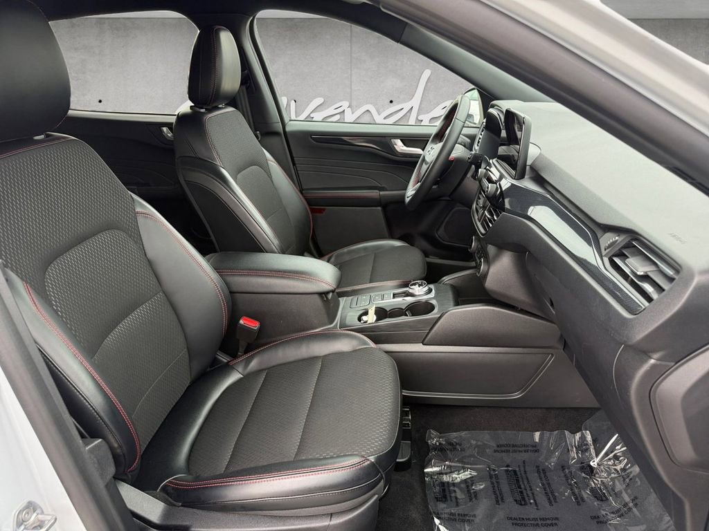 Used 2025 Ford Escape ST-Line image 24