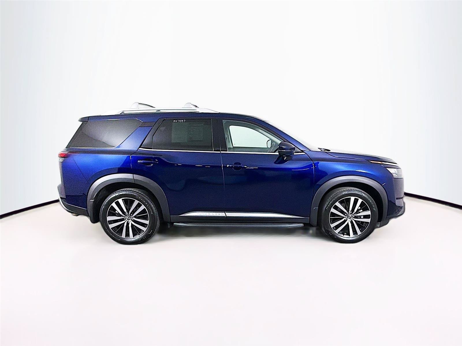 Used 2025 Nissan Pathfinder Platinum AWD/4WD image 12