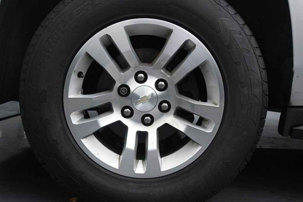 Used 2016 Chevrolet Suburban LT RWD image 11