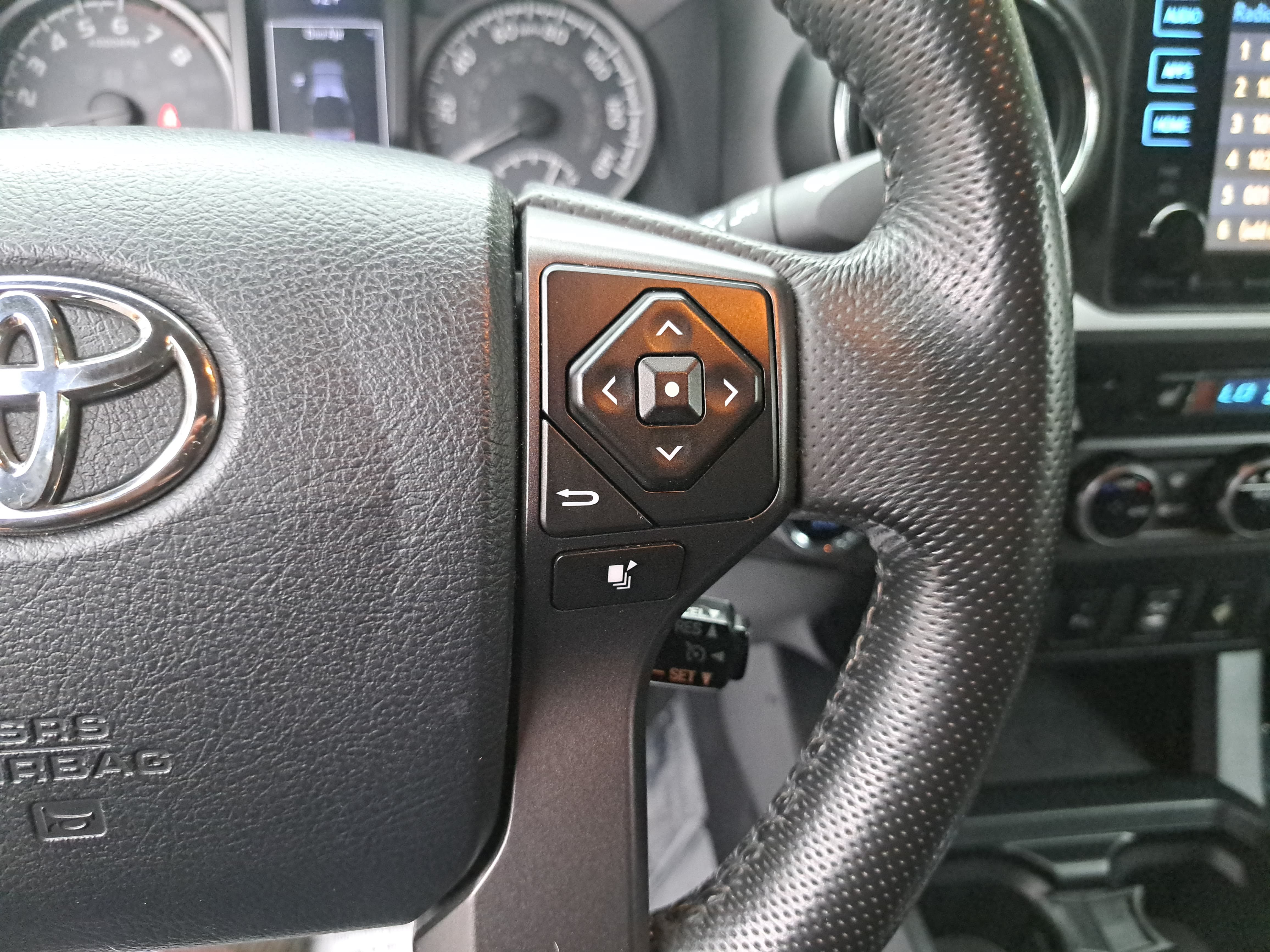 Used 2017 Toyota Tacoma TRD Sport w/ Premium & Technology Package AWD/4WD image 18