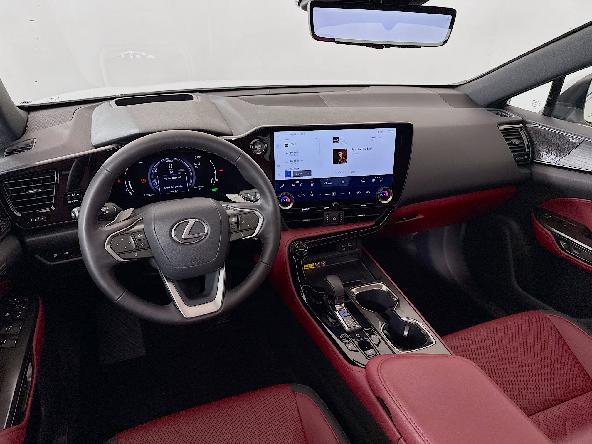 Certified 2025 Lexus NX 350h AWD w/ Accessory Package (2T) image 24
