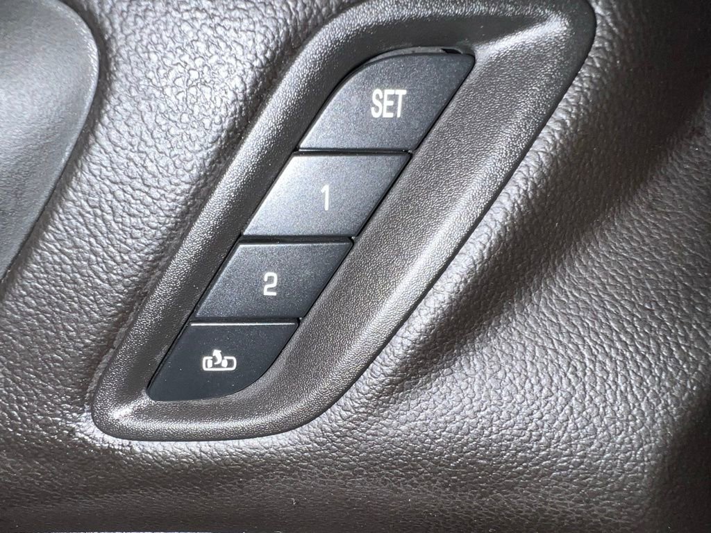 Used 2023 GMC Acadia AT4 w/ Technology Package image 30