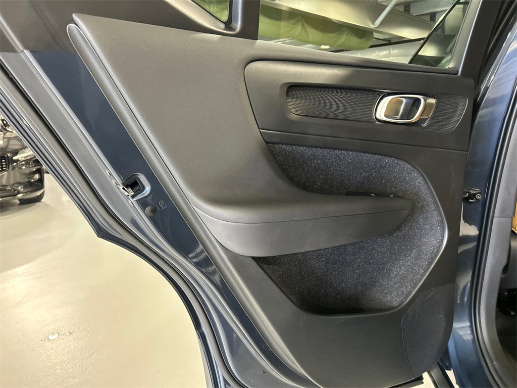 Used 2021 Volvo XC40 T5 Inscription w/ Climate Package image 21