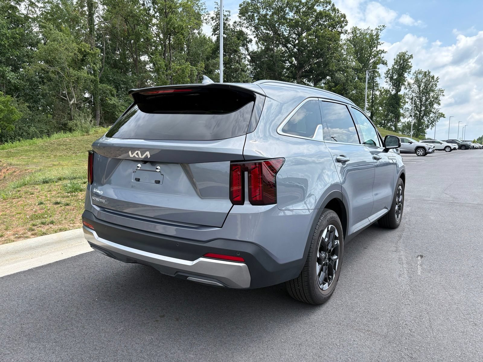 Used 2025 Kia Sorento S FWD image 8