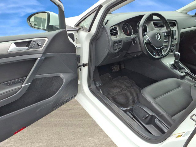 Used 2015 Volkswagen Golf TDI S image 12
