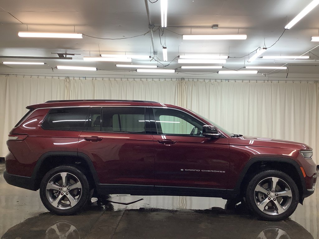 Used 2025 Jeep Grand Cherokee L Limited w/ Luxury Tech Group II image 5