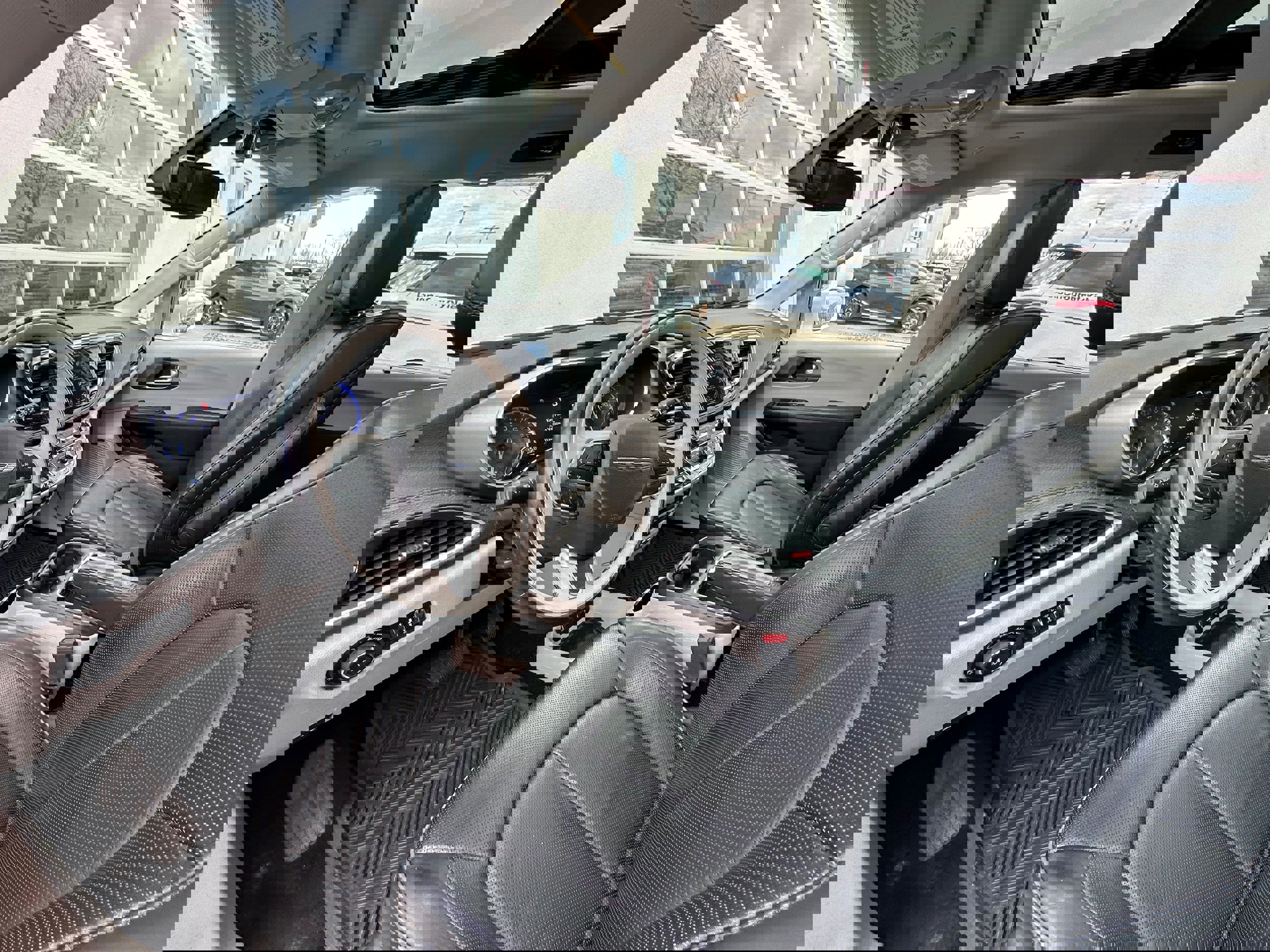 Used 2018 Chrysler Pacifica Limited image 33