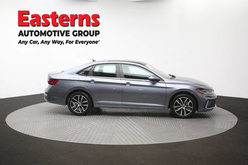 Used 2025 Volkswagen Jetta SE FWD image 45