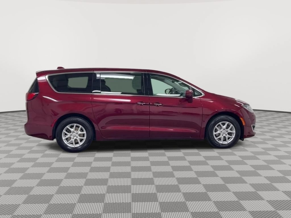 Used 2020 Chrysler Pacifica Touring w/ Advanced Safetytec Group FWD image 9