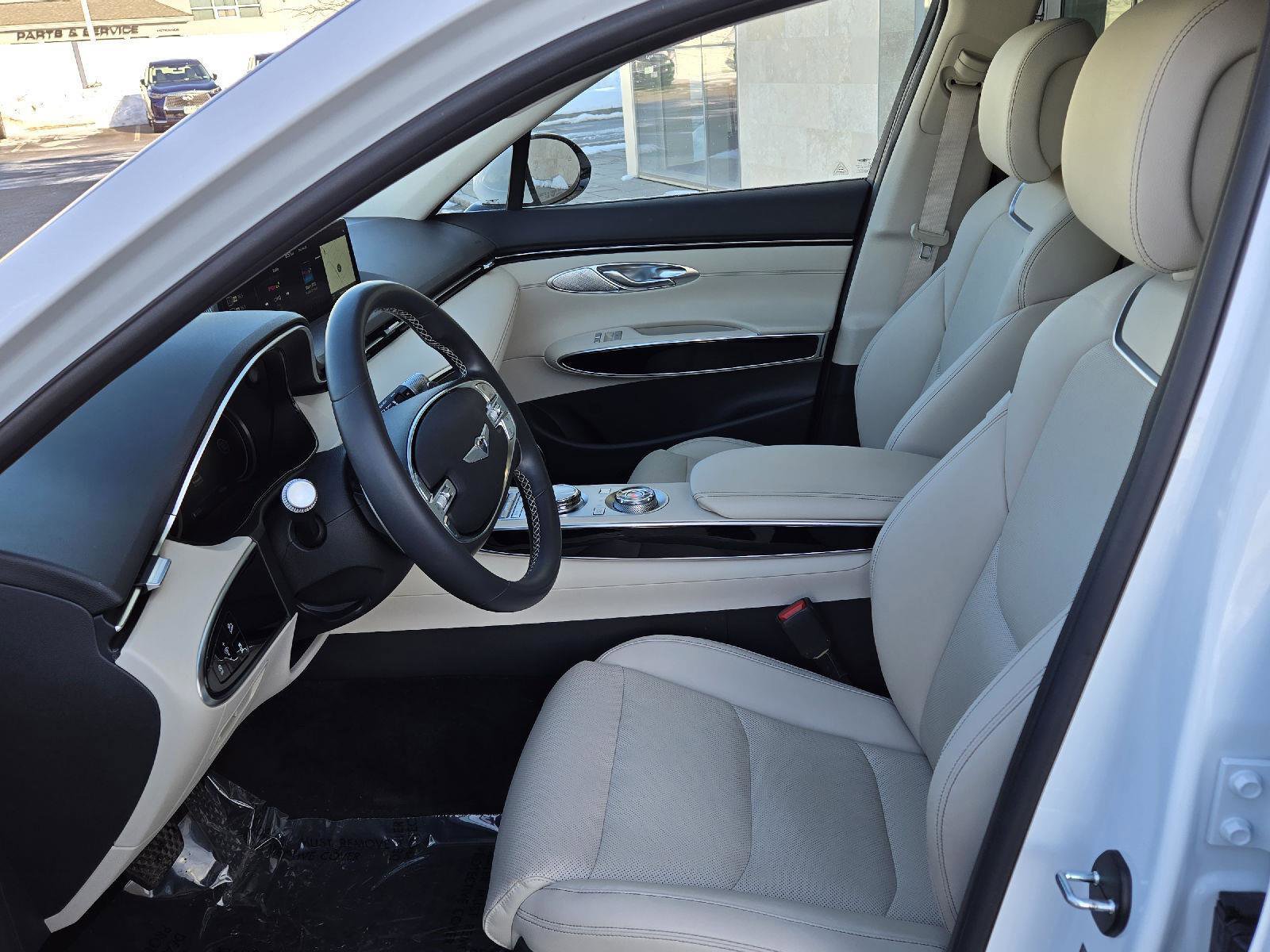 Used 2024 Genesis GV70 2.5T image 4